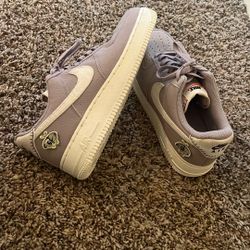 Girls Nike Air Forces (size 10 Women’s)