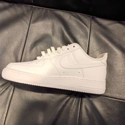 Nike Air Force Size 7.5 Men 