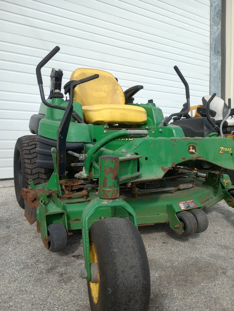 John Deere Z925 Mower