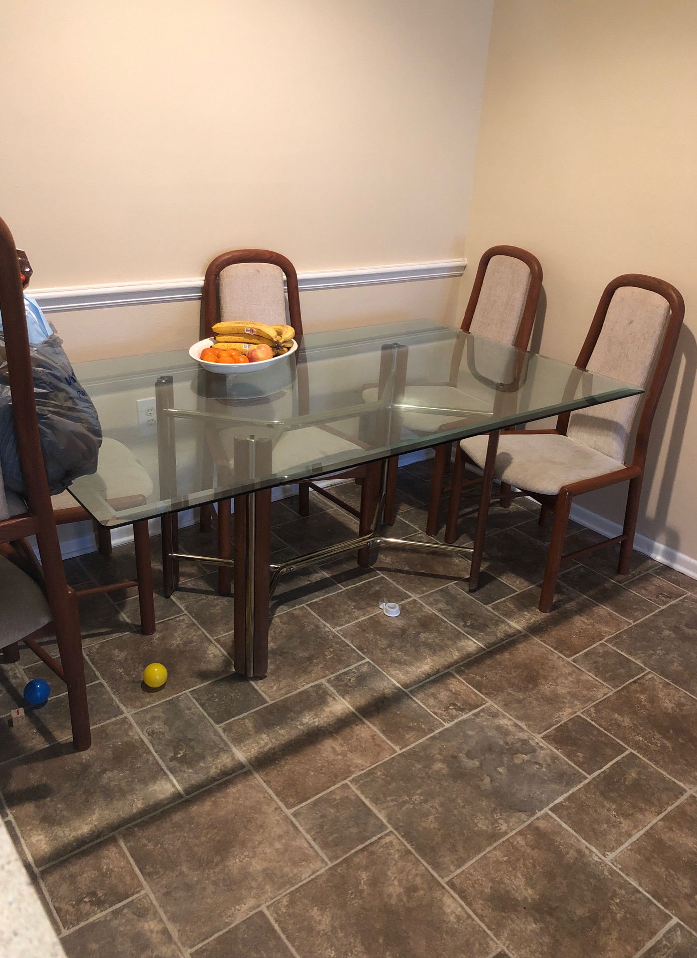 Free table 6 chairs