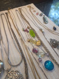 Costume jewlery (necklaces)