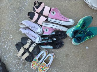 Zapatos varios size en buenas condiciones, solo les falta las agujetas$50 x todos