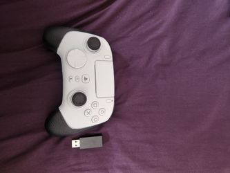 Razer Wolverine V2 Pro PS5 and  PC Wireless Controller