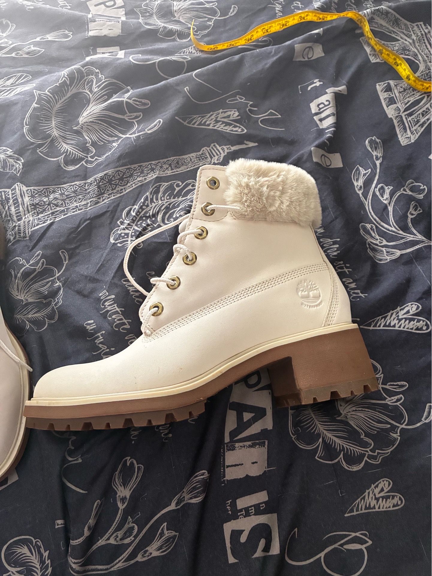 Timberland Women's Kinsley 6-Inch Waterproof Boots in white nubuck