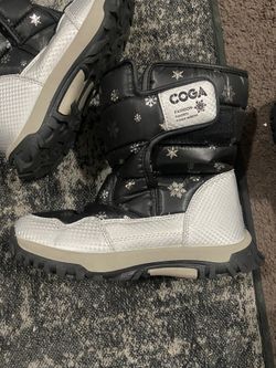 Coga Sz 38 ( US Sz 7 ) Girl’s Snow Boots  Good used condition 