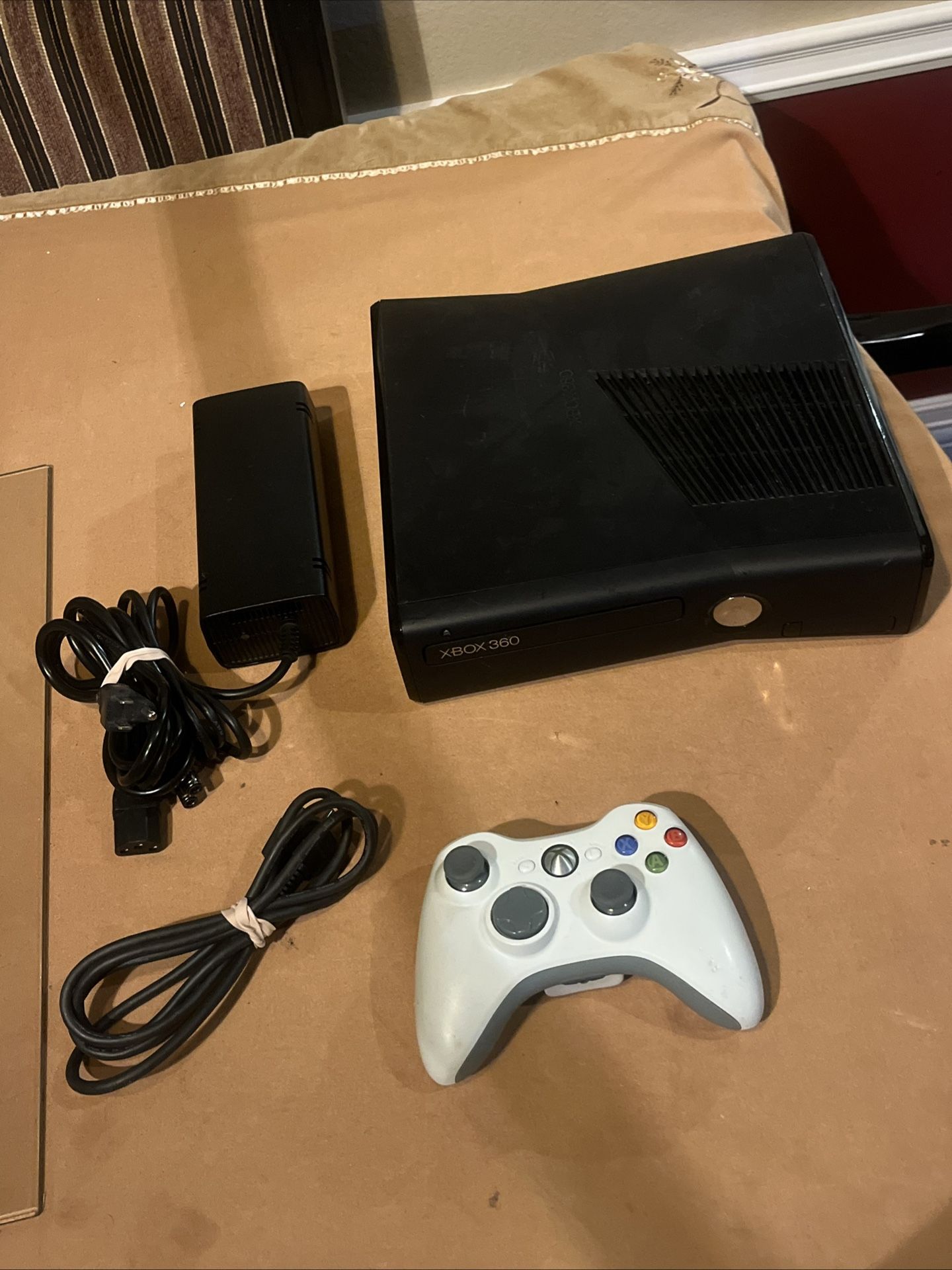 Xbox 360 Slim Gaming Console 1439 Matte Black w/ Cords Controller *No Hard Drive