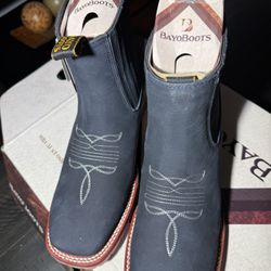 Bota Vaquera. WIDE SQUARE TOE NOBUCK