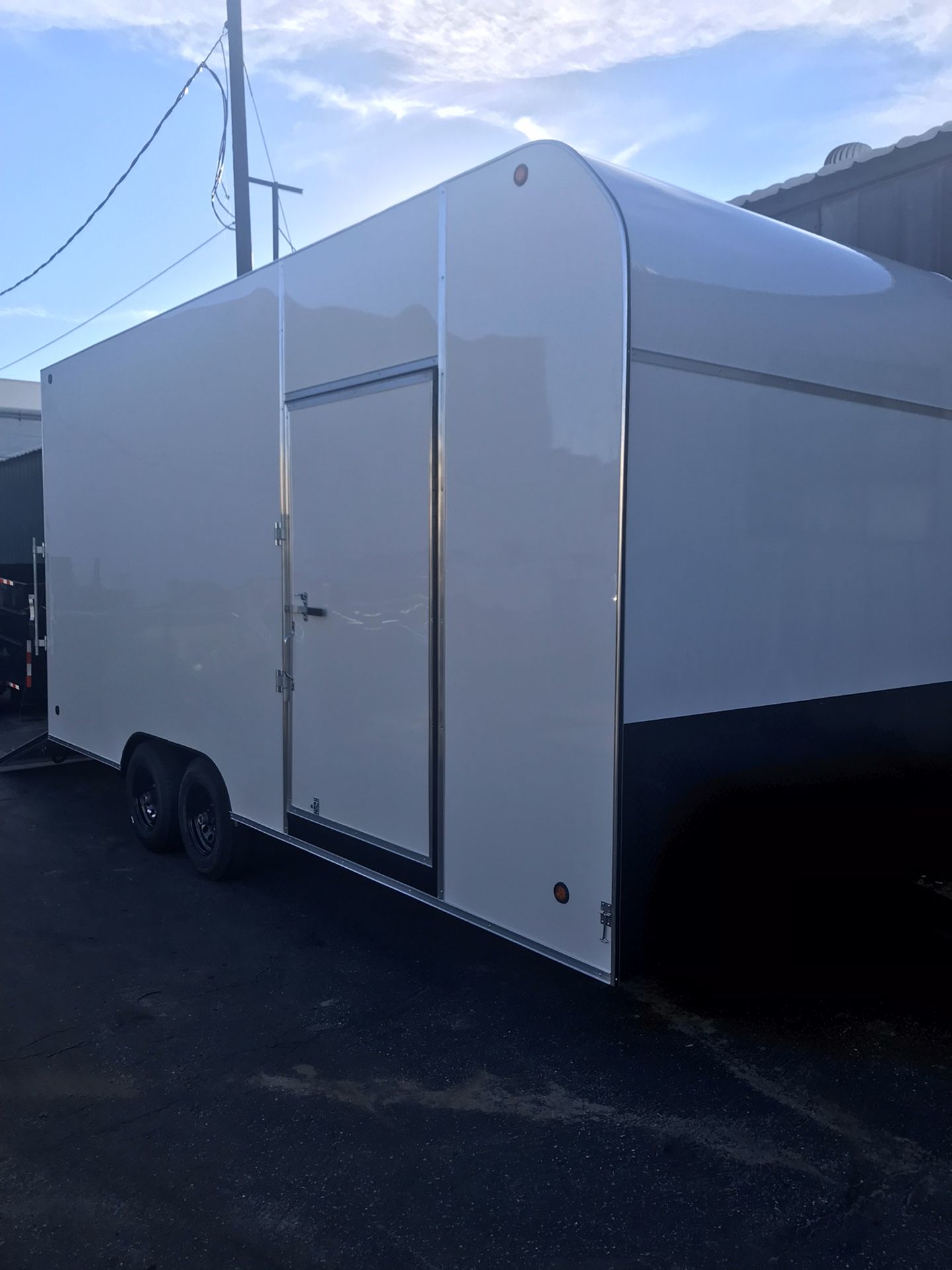 Brand new 8.5x24x8 enclosed trailers