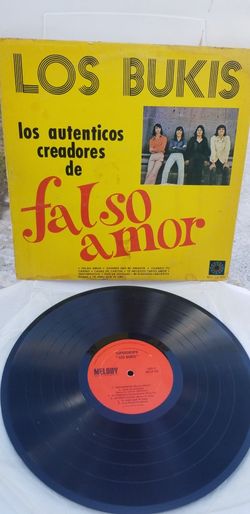 Los Bukis 1st vinyl record! Very raro de encontrar!! Ano 1976 "Casas de cartón" "Falso Amor" WOW!!!