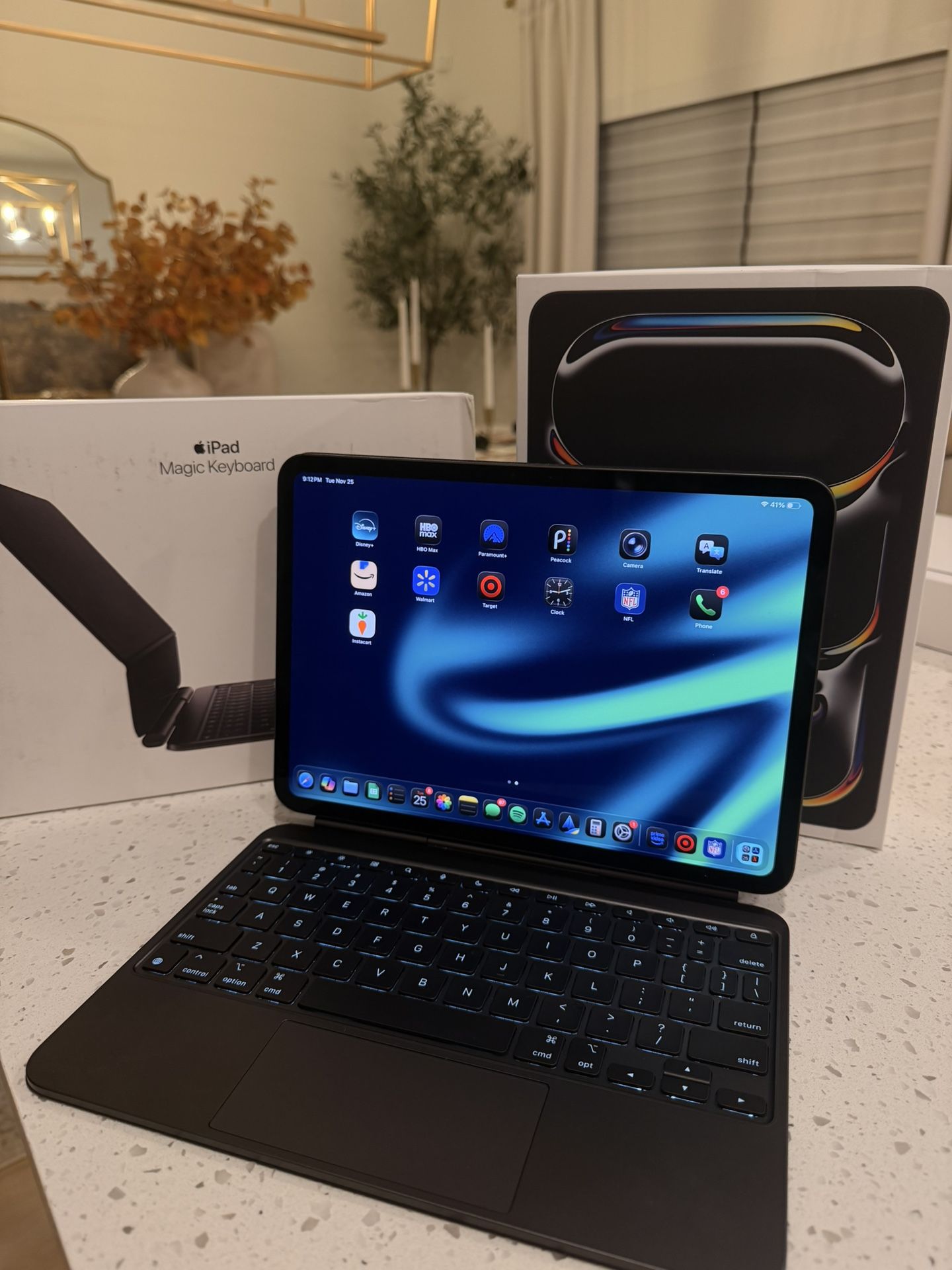 iPad Pro 11” M4 with Magic Keyboard