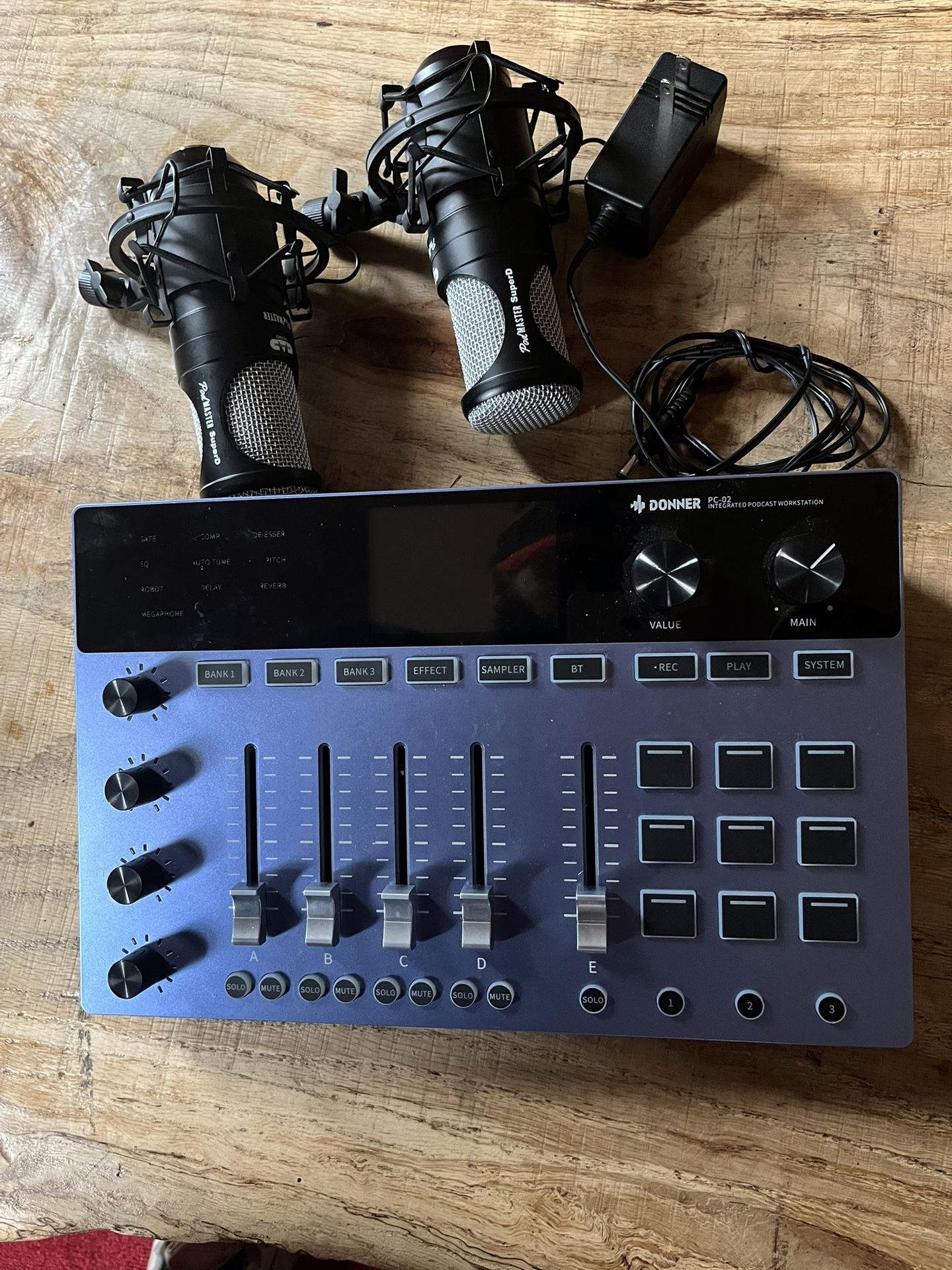 POD Cast Station And Microphone System
