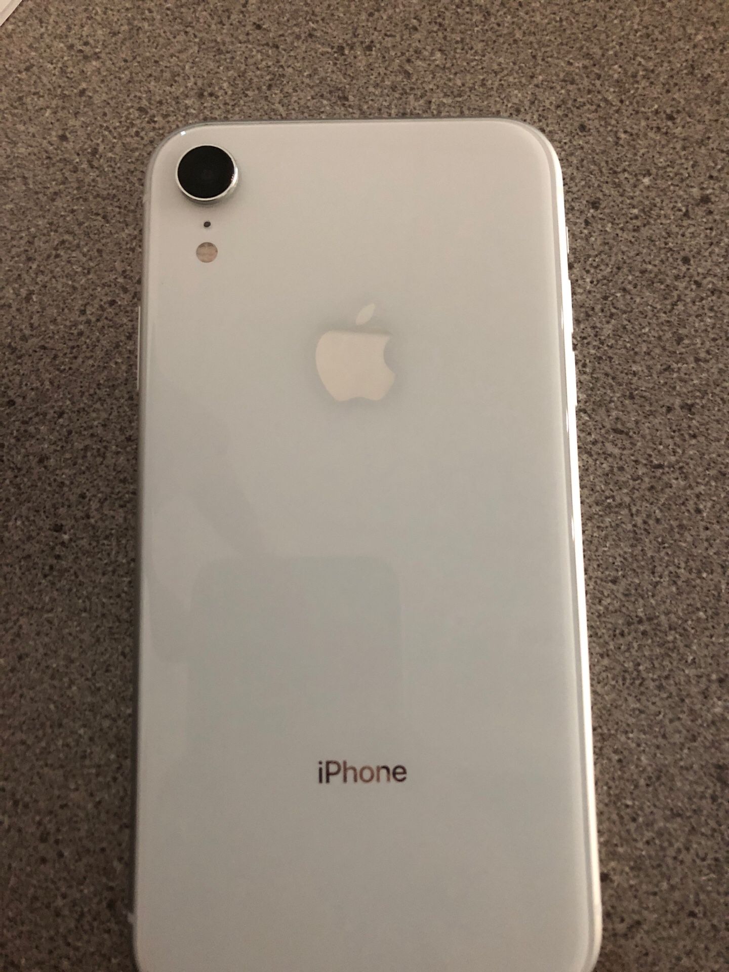 IPHONE XR (LOCKED)