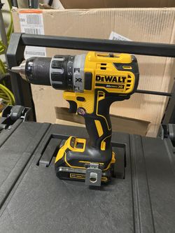 Dewalt 20volt xr brushless drill drive with battery