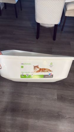 Open Litter Box 22.5 In X 17 In W x 5.4In H. See pictures