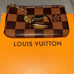 LOUIS VUITTON Key Pouch - Monogram 