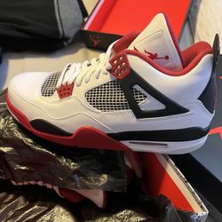 Jordan Retro 4  Varsity 