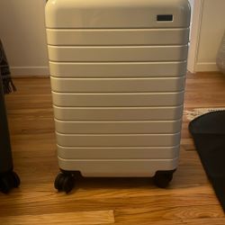 Away - Bigger Carry On - Shiny Salt White