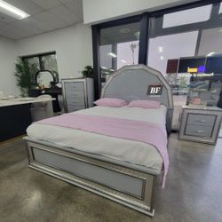 Bedroom Set 4 Pc Glam Metallic Grey, Solid Rubberwood, Engineered Wood, Others. 7-Ray Headboard, Backlit LED on Headboard And Mirror. New Especial 