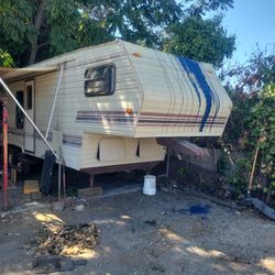 5th Wheel Trailer Camper