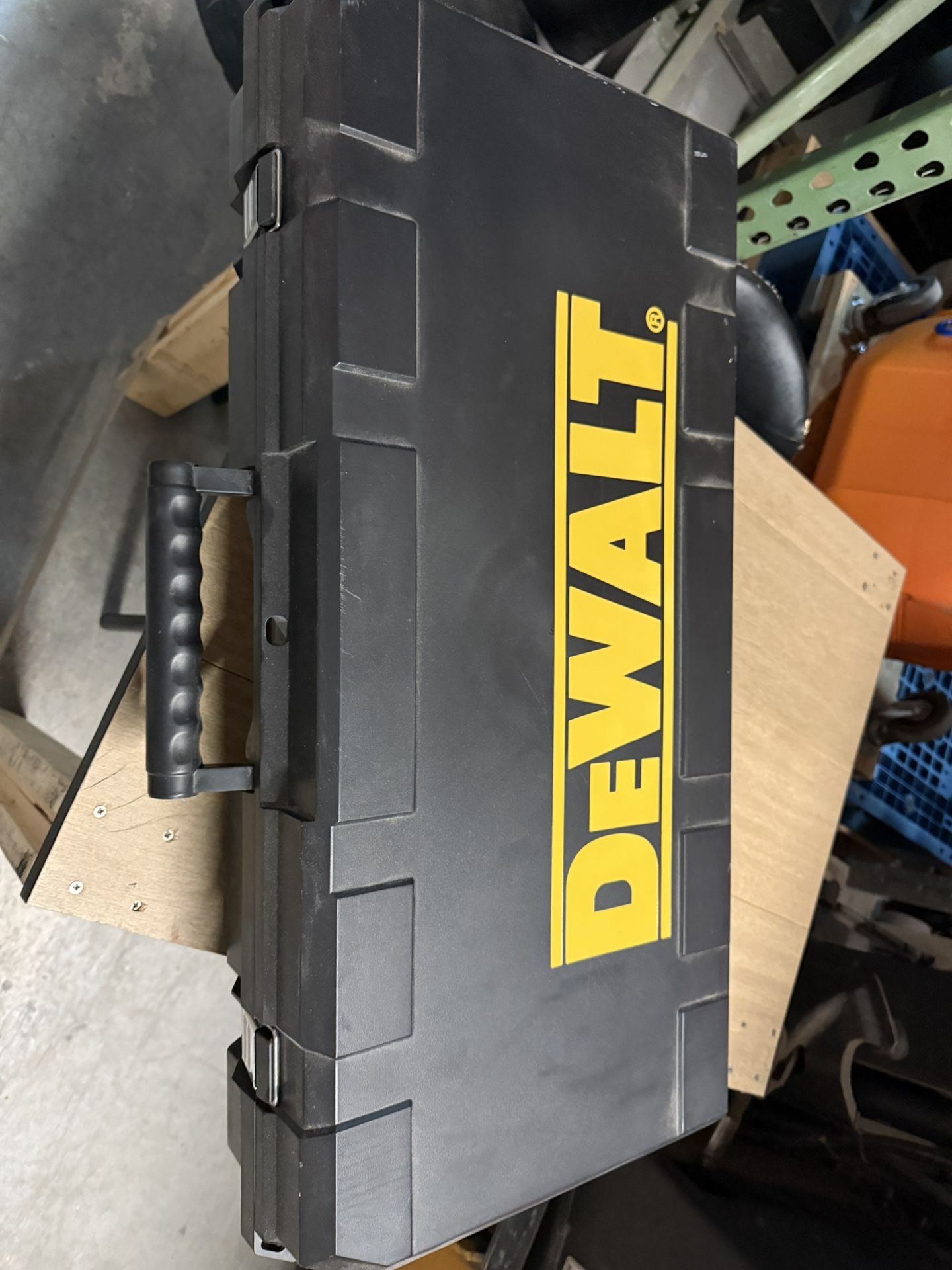 27LB Dewalt Demo Chipping Hammer