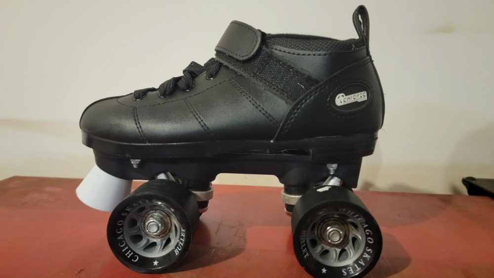 Roller Skates Set – Size 4 Men Chicago Bullet + Safety Gear – Like New!