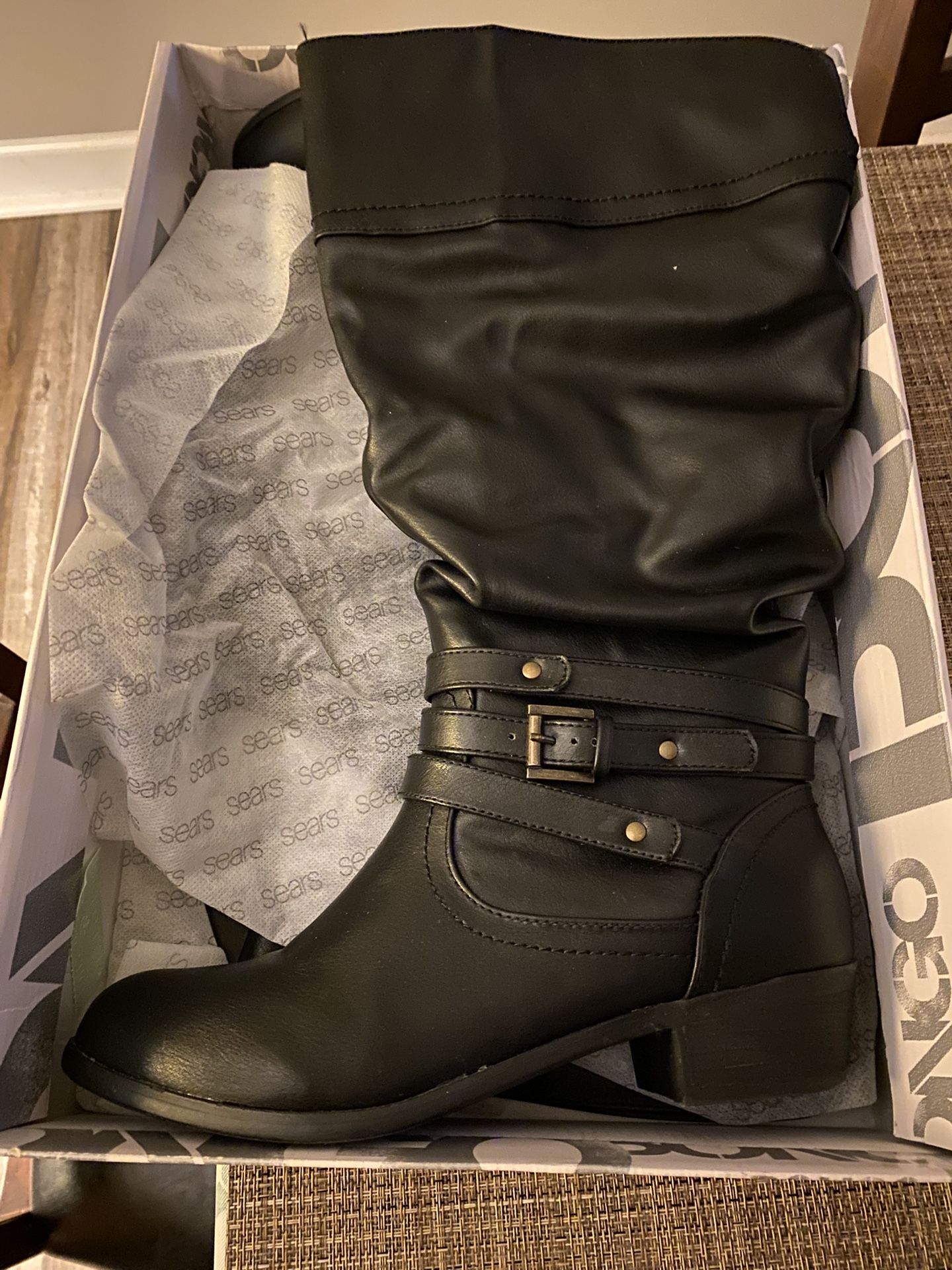Black Boots Size 7 1/2 Wide