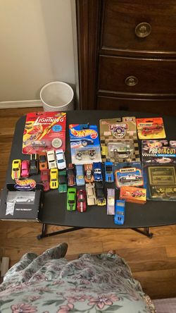 Mixed Lot Die-Cast Cars Hot Wheels Matchbox Johnny Lightning