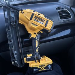 DeWalt 20V XR 15-Gauge Cordless Finishing Nailer