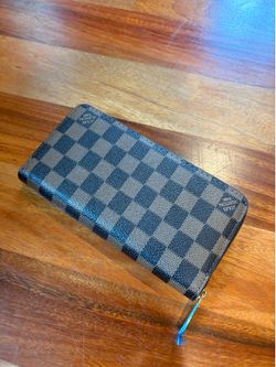 Brand new zip wallet