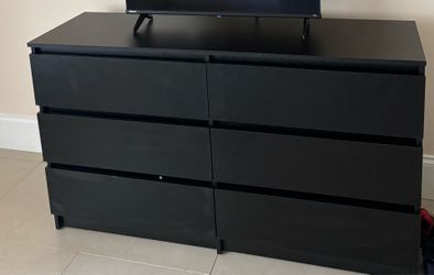 Black 6-Drawer Dresser – Like New – $200