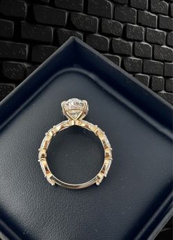 Oval Shape Diamond Ring in 14k Yellow Gold