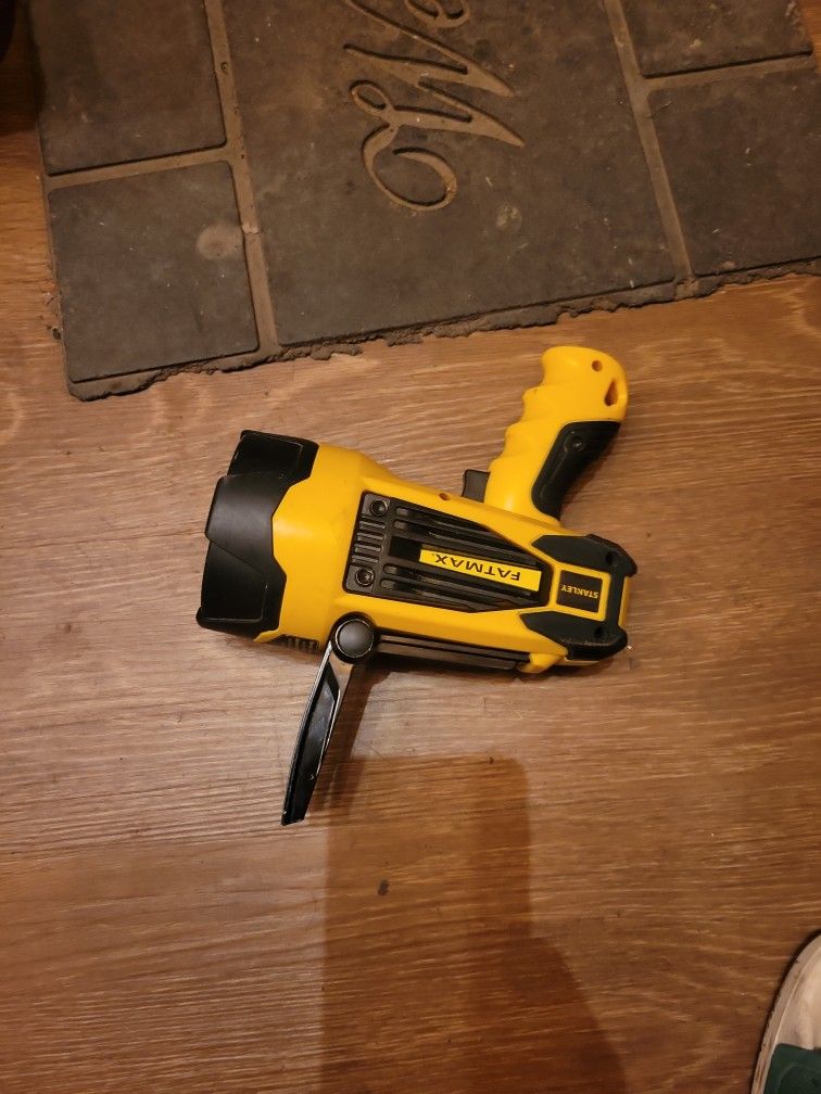 Stanley fatmax 2200 2024 lumen rechargeable spotlight