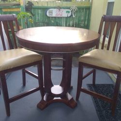 Table With 4 Chairs Located In St Petersburg Fl