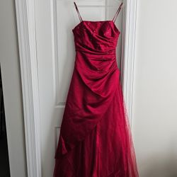Elegant Burgundy Evening Gown – Perfect for Prom – Size 6 (S) 