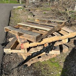 FREE full Sized Pallets In Good Condition. 