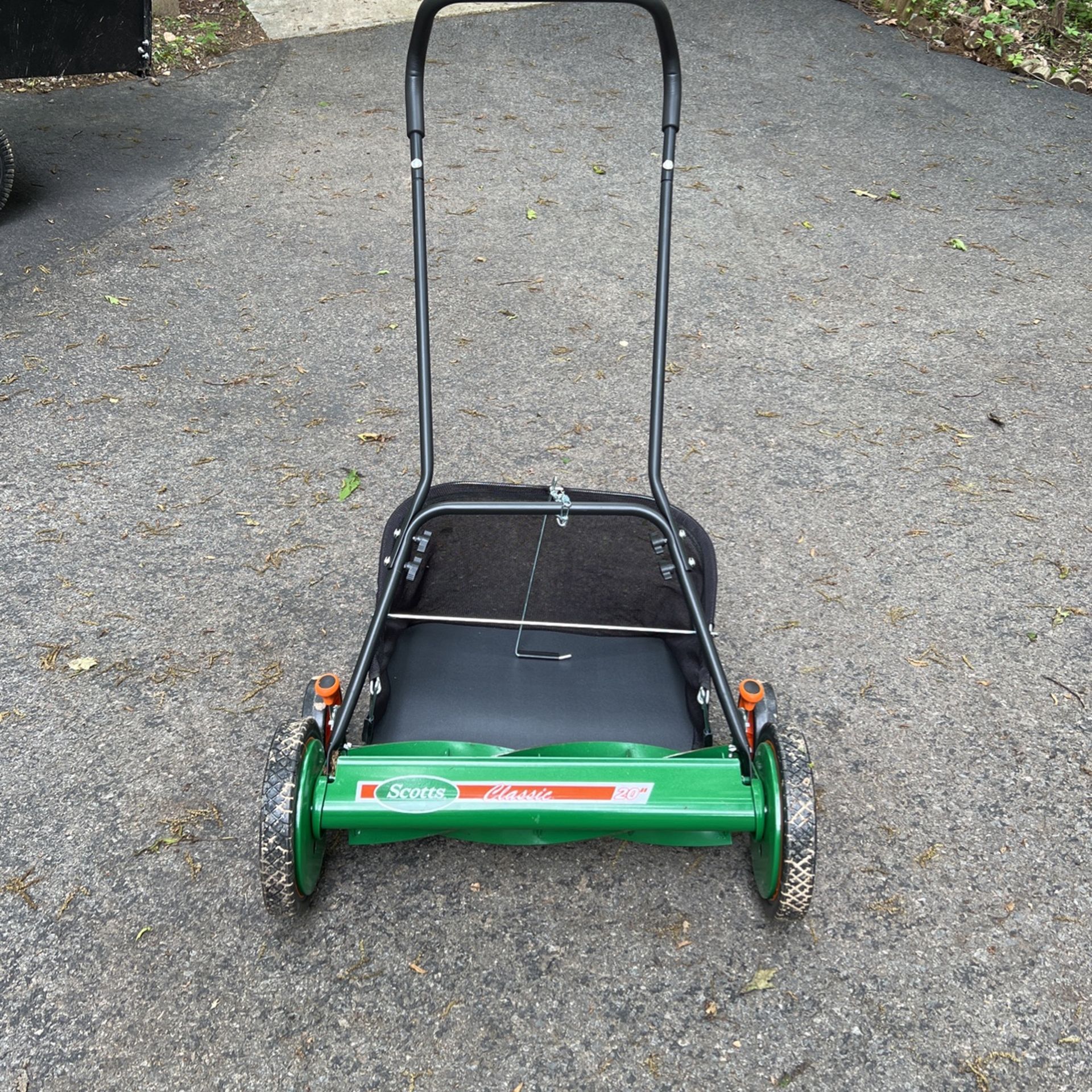 Scott’s Classic 20” Manual Mower 