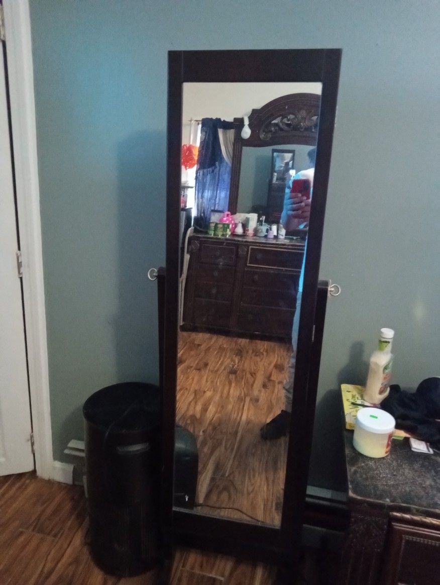 Mirror With Jewelry Shelving