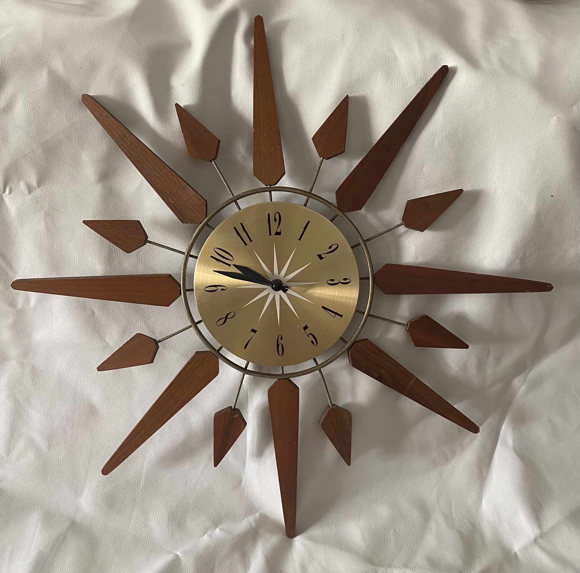 Sears Roebuck 21" Starburst Sunburst Model 47382 Wall Clock Wooden Brass Mid Century Modern MCM USA 1970s 70s Retro Works Tested