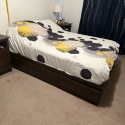 Queen Storage Bed – 6 Drawers – Solid Wood – Good Condition (No Mattress)