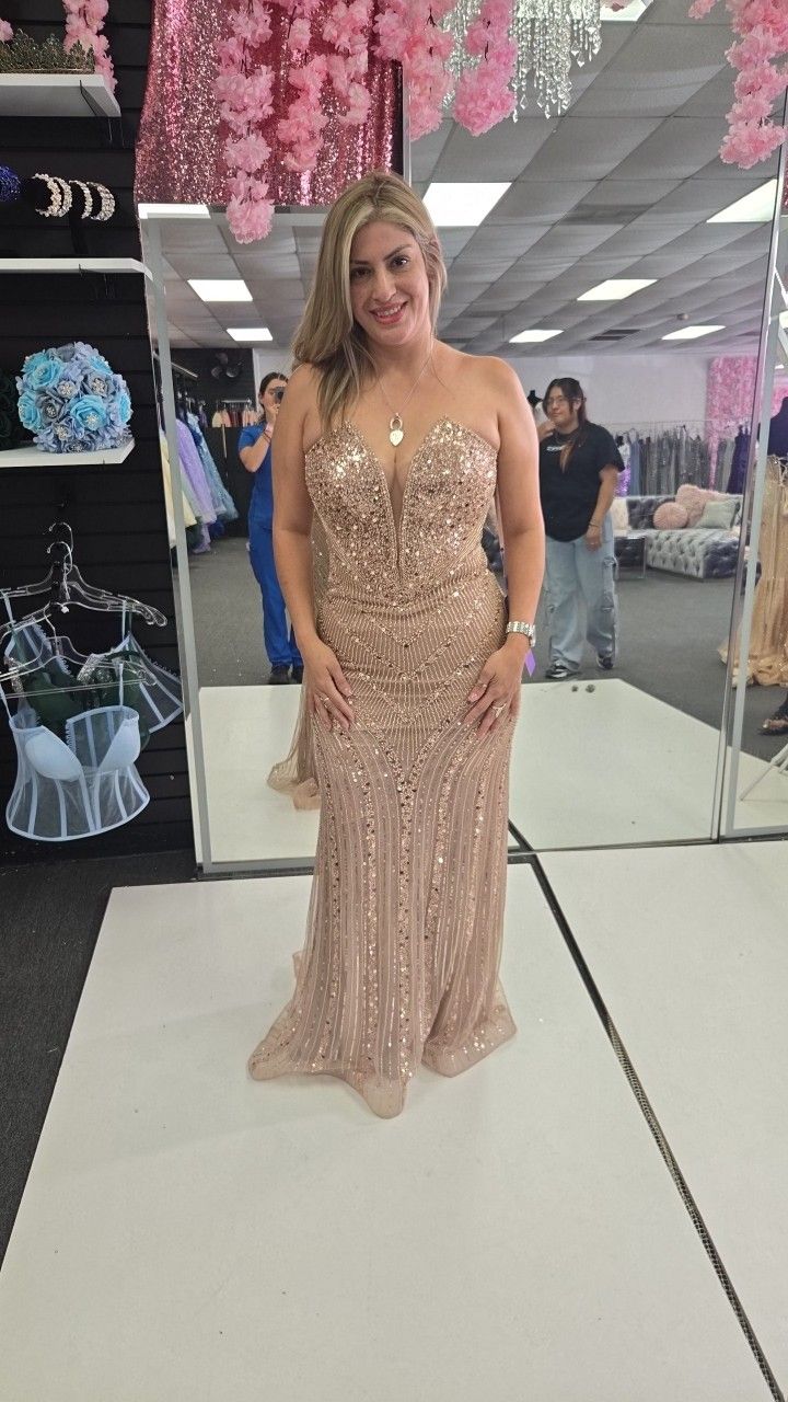 GORGEOUS FORMAL DRESS