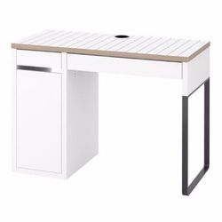LOW PRICE MOVING- $300 RETAIL MODERN DESK