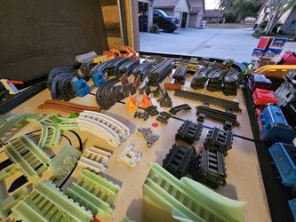 Its Still Avaiable! Thomas Trackmaster Track Master Tracks Oves 200 Pieces And Some Trains That Work On It