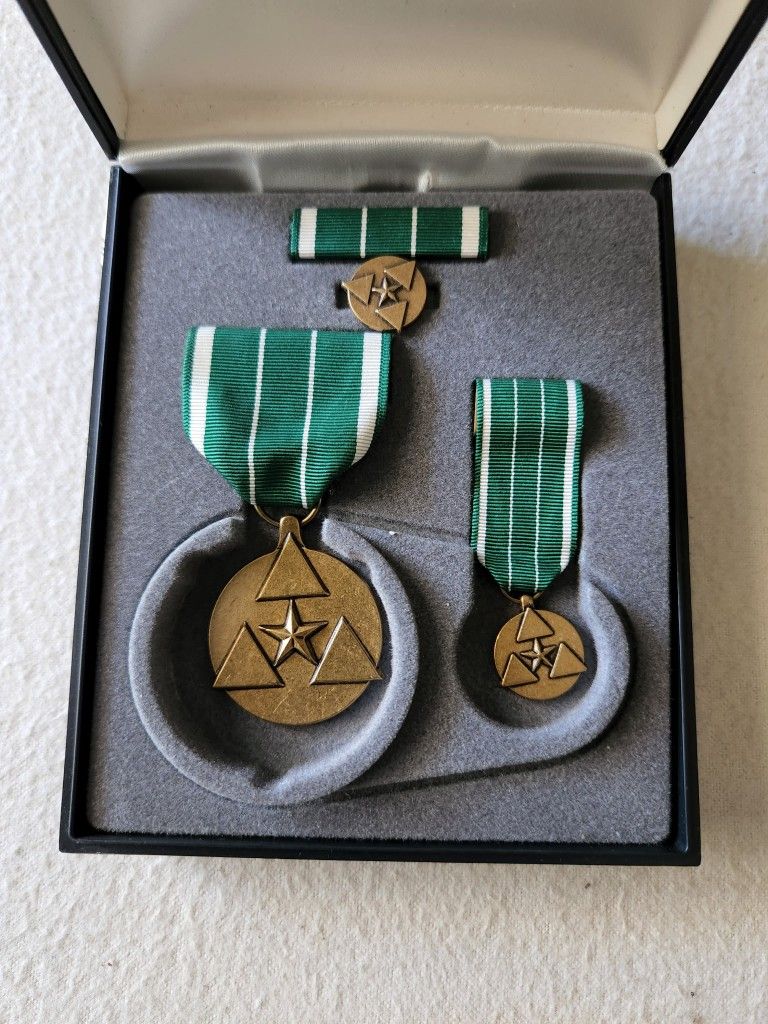 US Army Commander's Award for Civilian Service Medal Pin Set Original Box
