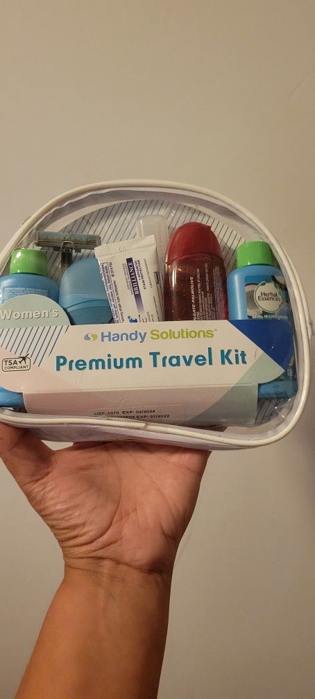 brand new 8 pieces  travel kit 