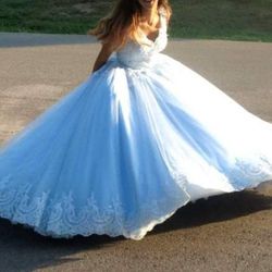 Quinceanera /Ball-Gown Baby Blue SIZE 4/6 GREAT CONDITION 