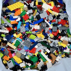 20 Pounds Of Very Nice Legos