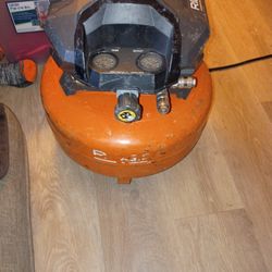 6 Gal Pancake Compressor 