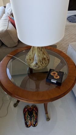 Henredon French Empire Round Accent Table with Inset Glass Top includes Lamp