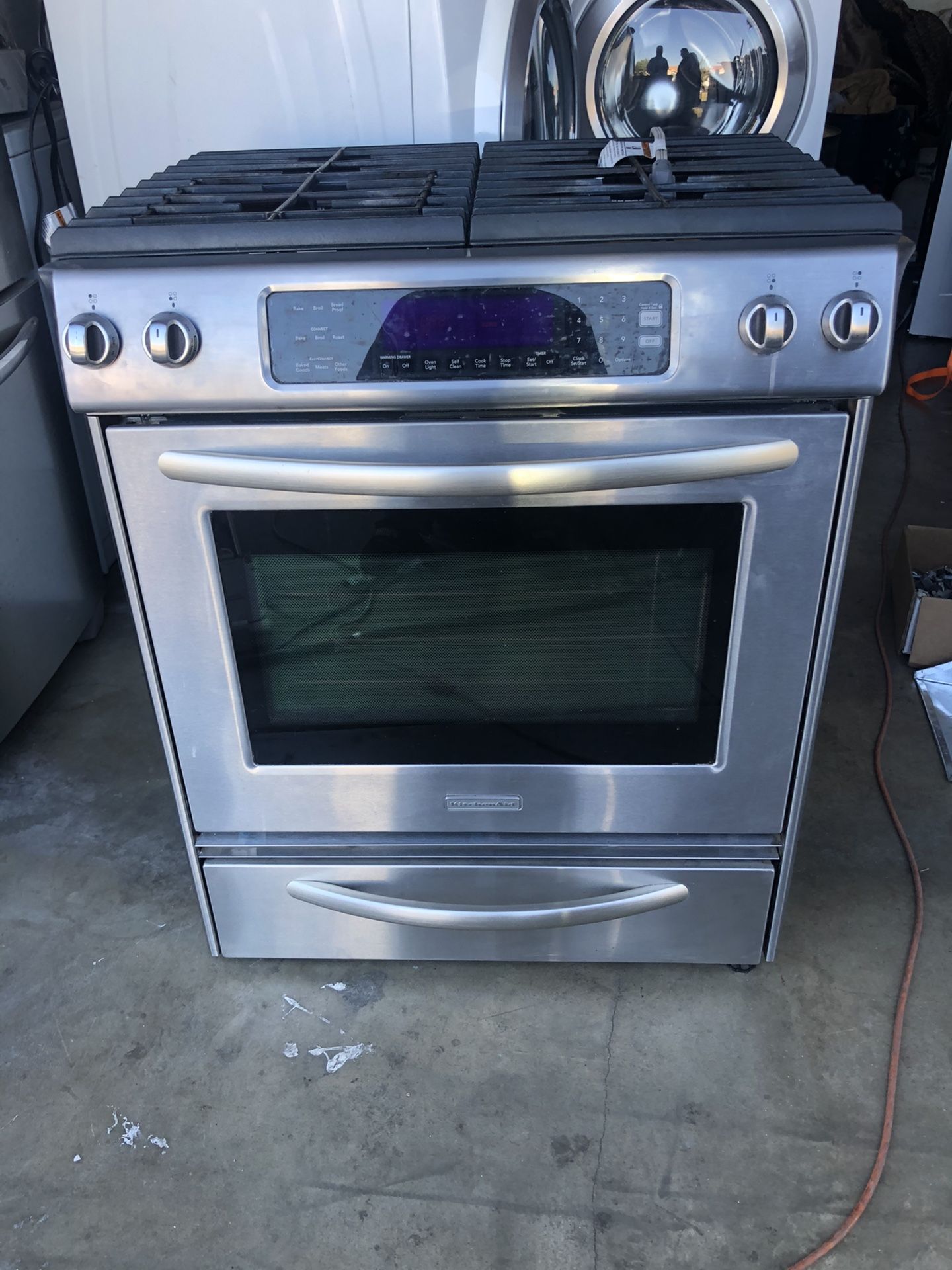 Frigidaire stove gas good condition deliver and installation available