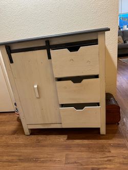 White cabinet with 3 drawers and two shelves